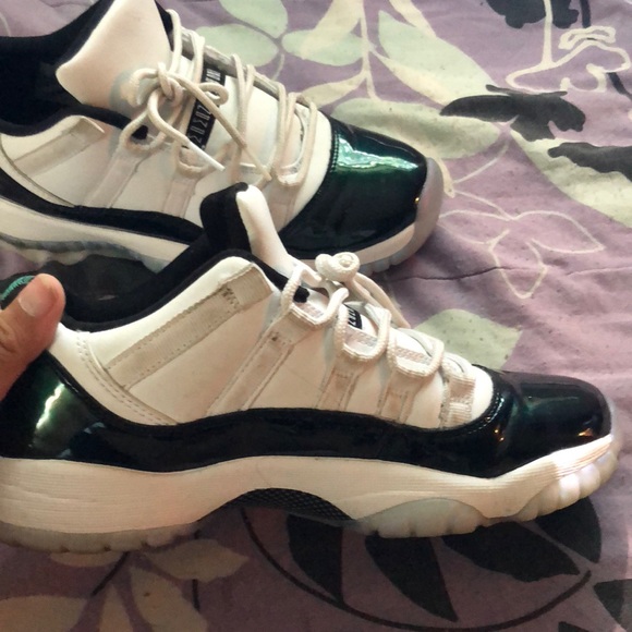Air Jordan 11 Retro Low “Emerald” - Picture 3 of 7